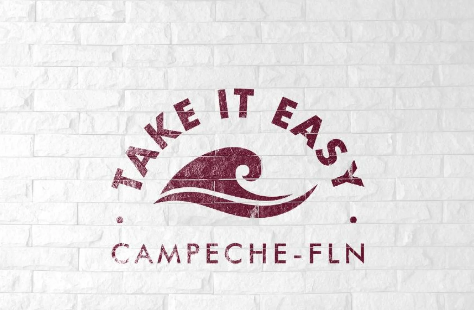 Marca Take It Easy aplicada em parede